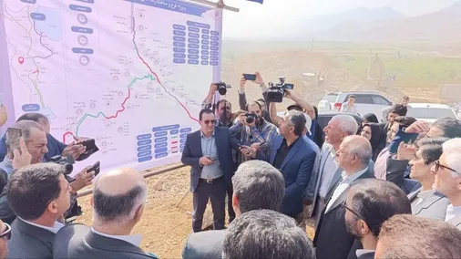 بازدید استاندار لرستان و سخنگوی مجلس شورای اسلامی از ابر پروژه راه&zwnj;آهن دورود - خرم&zwnj;آباد - بروجرد