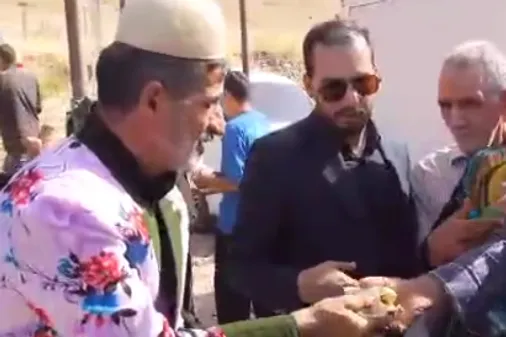 گوشه هایی از خدمات مواکب سپاه حضرت ابوالفضل علیه السلام در راهپیمایی جاماندگان اربعین حسینی در خرم آباد