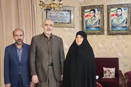 دیدار معاون هماهنگ کننده سپاه با مادر شهیدان طوقانی