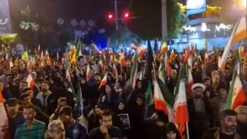 خیابان همچنان در دست مردم است