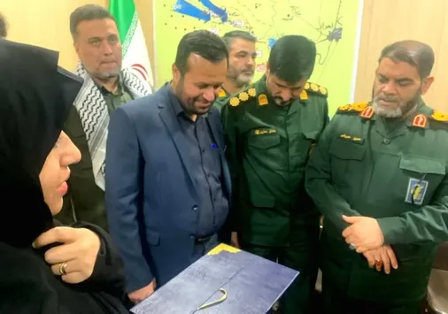 درخشش میز خدمت جهادی پایگاه مولی الموحدین (ع) بسیج ادارات و کارمندان سپاه دیّر