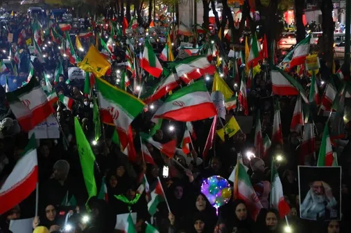 درخواست خانوادگی و نوجوانان شهرکردی از فرمانده هوافضای سپاه &laquo;سیدمجید قهرمان&raquo; کنار لبنان بمان