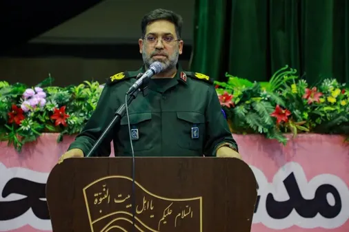 پاسداران با جان خود از انقلاب دفاع می&zwnj;کنند