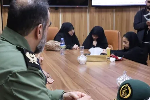 دیدار فرمانده و مسئول نمایندگی ولی&zwnj;فقیه در سپاه قدس گیلان با خانواده شهید مدافع امنیت رضا سلمانی پیشه