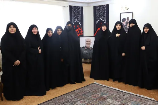 دیدار جمعی از همسران شهدای مدافع حرم با خانواده سپهبد شهید حاج حسین سلامی