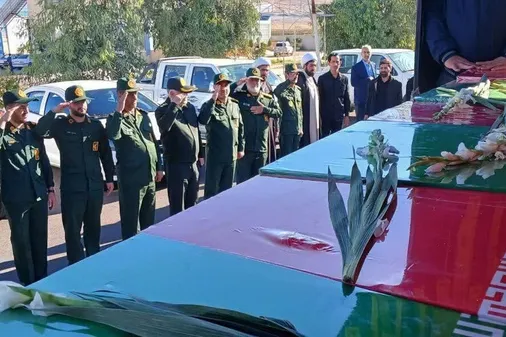 پیکرهای پاک هفت شهید گمنام دوران دفاع مقدس، میهمان آموزشگاه شهید ثابت خواه &nbsp;نیروی زمینی سپاه شدند