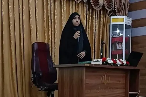 کوثر نصرت&zwnj;آبادی؛ دختری که واژه&zwnj;ها را با نور می&zwnj;نویسد
