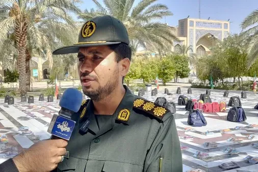توزیع ۸۱۰ بسته لوازم&zwnj;التحریر به نیابت از شهدا