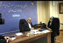 خورشید در دستان یک دانش آموز