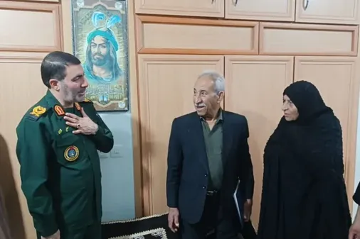 دیدار فرمانده سپاه فتح با خانواده شهیده حادثه تروریستی