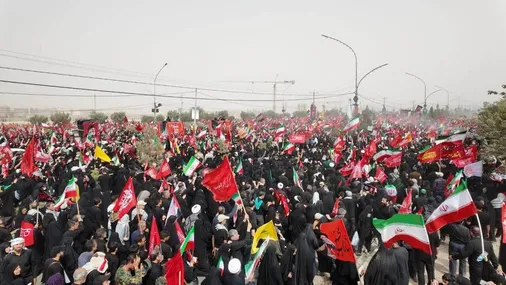 نمایی دیگر از شور حماسی مردم غیرت مند ایران در مراسم تشییع قائد شهید امّت