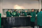عطر خدمت در حریم رضوی؛ رزمندگان و بسیجیان لشکر ۱۴ امام حسین (علیه‌السلام) میزبان زائران امام رئوف
