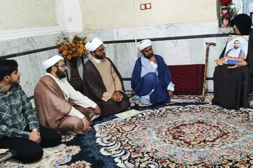 به مناسبت هفته وحدت با خانواده شهید طلبه سجاد شهرکی در زاهدان دیدار و دلجویی شد