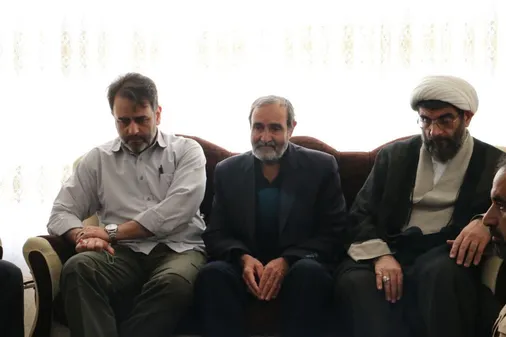 دیدار فرمانده سپاه زنجان با خانواده شهید والامقام محمود دوستی از شهدای جنگ رمضان