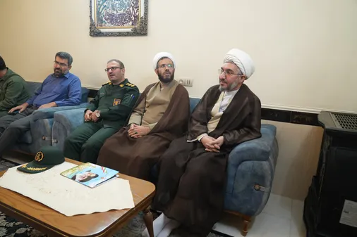 دیدار با خانواده شهیدان نظری و اسعدی در روز سرباز