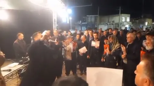حضور گسترده مردم قهرمان شهرستان گیلانغرب درب مسجد جامع