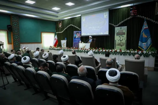 نماز &laquo;جلیقه ضدگلوله&raquo; در برابر تهاجم شیطان و &laquo;ویزای عبور&raquo; از صراط است