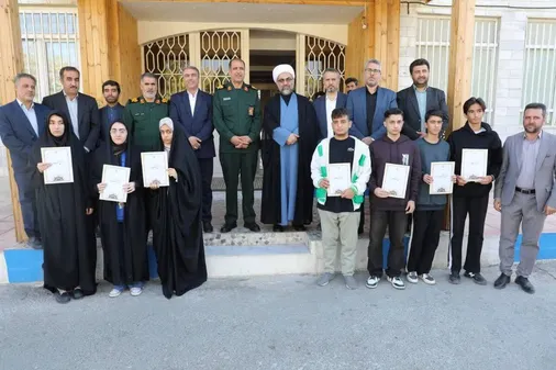 دیدار دانش آموزان نخبه کردستان با فرمانده سپاه بیت المقدس