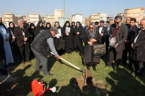 غرس ۲۷ نهال مسمر به یاد ۲۷ شهید اقتدار جنگ تحمیلی ۱۲ روزه