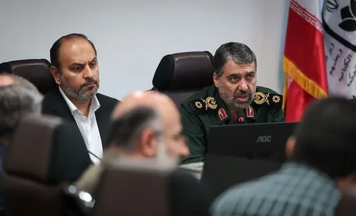 ایران قوی نتیجه رهبری صالحٌ بعد صالح و فارِسٍ بعد فارِس و ایران ذلیل نتیجه حکومت خائِنٌ بعد خائِن و فاسِدٌ بعد فاسد است