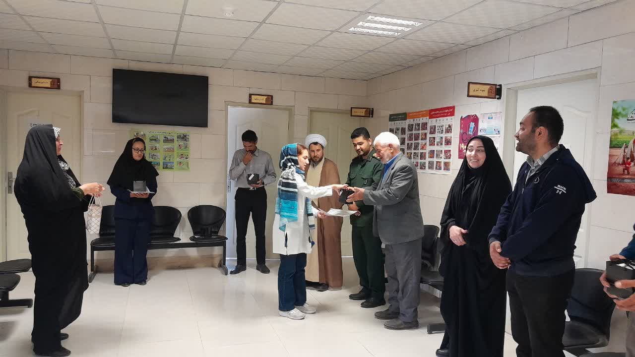 تجلیل حجت الاسلام نوروزی از پرستاران و کادر درمان روستای قره بلاغ تجلیل حجت الاسلام نوروزی از پرستاران و کادر درمان روستای قره بلاغ