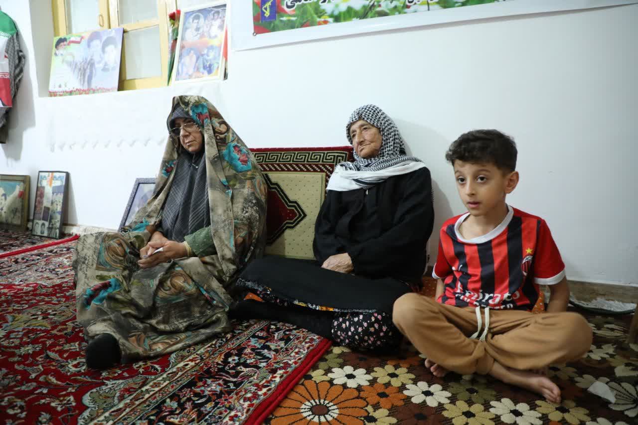 پسرم سن کمی داشت، اما کتابهایش را جمع کرد و عازم جبهه شد پسرم سن کمی داشت، اما کتابهایش را جمع کرد و عازم جبهه شد