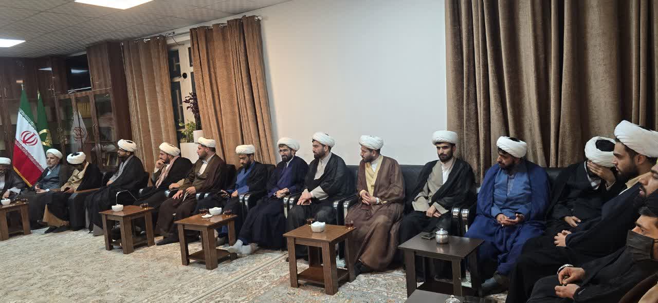 دیدار مسئول دفتر نمایندگی ولی فقیه در سپاه حضرت ولیعصر(عج) خوزستان با ائمه جماعات مسجدسلیمان دیدار مسئول دفتر نمایندگی ولی فقیه در سپاه حضرت ولیعصر(عج) خوزستان با ائمه جماعات مسجدسلیمان