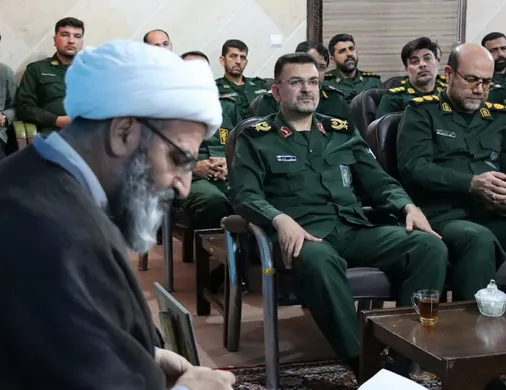 دیدار فرمانده و کارکنان سپاه استان سمنان با نماینده ولی فقیه در استان