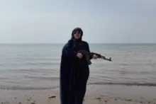 دختران تبریزی در حاشیه خلیج فارس اسلحه به دست شدند