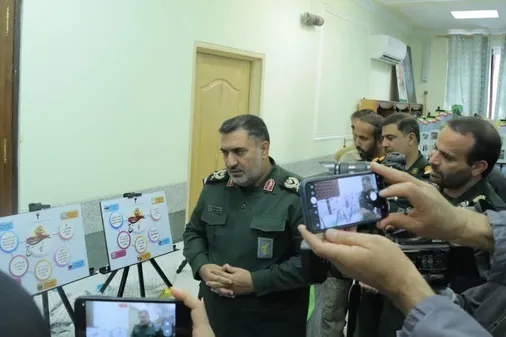رونمایی از اینفوگرافی اقدامات قرارگاه&zwnj;های ۱۱گانه سپاه و بسیج استان کرمان در سال ۱۴۰۳