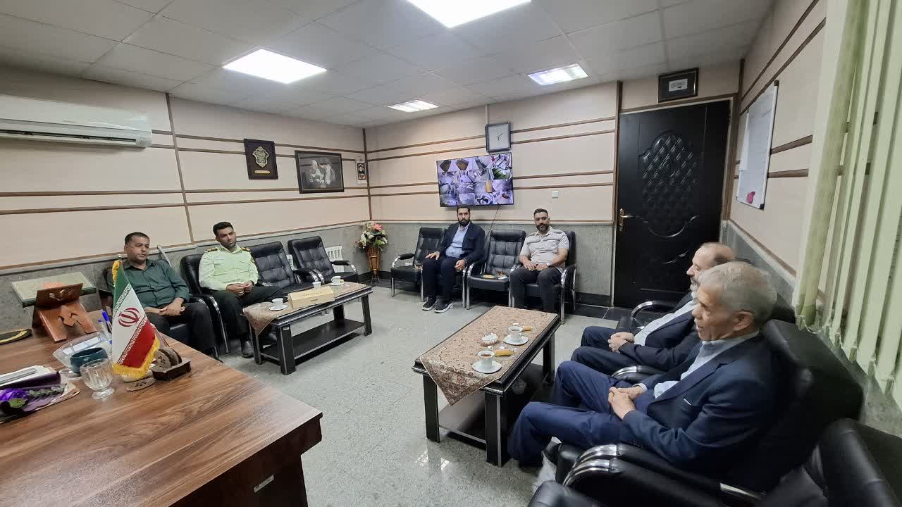 دیدار عوامل حوزه مقاومت شهید باهنر بسیج اصناف با ریاست کلانتری ۱۲ شهید ایمانی دیدار عوامل حوزه مقاومت شهید باهنر بسیج اصناف با ریاست کلانتری ۱۲ شهید ایمانی