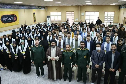 دانش آموزان بسیجی با امام جمعه زنجان