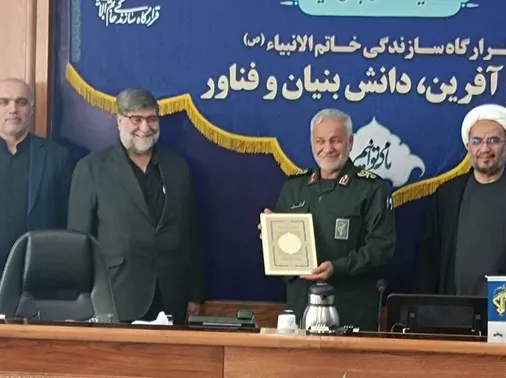 مراسم تکریم سردار اکبری، جانشین قرارگاه سازندگی خاتم&zwnj;الانبیاء(ص) برگزار شد