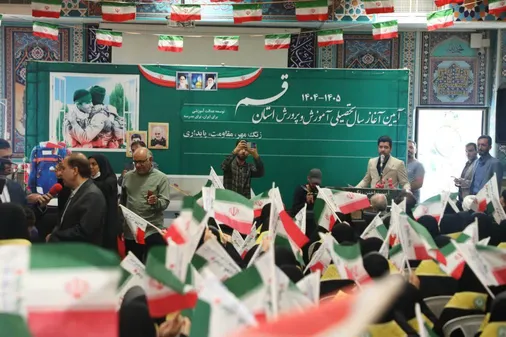 نواختن زنگ آغاز سال تحصیلی با حضور سردار جمیری فرمانده سپاه قم