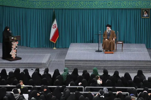 چشم&zwnj;انداز زن ایرانی مسلمان در افق ۱۴۱۴