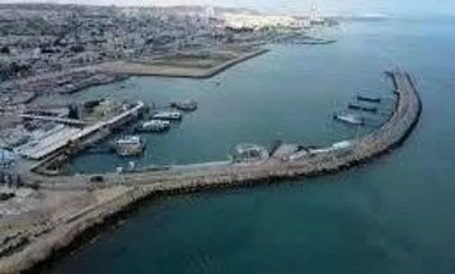 تداوم بی&zwnj;وقفه ترخیص کالاهای اساسی در قشم با وجود حملات دشمن به بندر بهمن