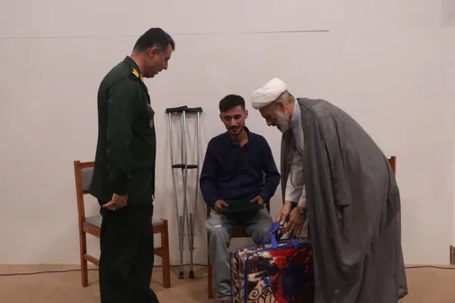 تجلیل حجت الاسلام علیی از سرباز جانباز فرشاد مرادی