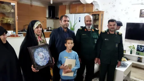 بازدید و سرکشی دبیر اشراف فرماندهی کل سپاه، سردار شوقانی فرمانده سپاه سمنان و هیئت همراه از خانواده شهید مخترع بسیجی محمد پازوکی طرودی
