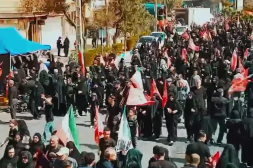 سیل عظیم جمعیت مردم اصفهان در راهپیمایی جاماندگان و دلدادگان حسینی و ثبت گوشه&zwnj;ای کوچک از حضور حماسی و معنوی مردم در گلستان شهدای اصفهان
