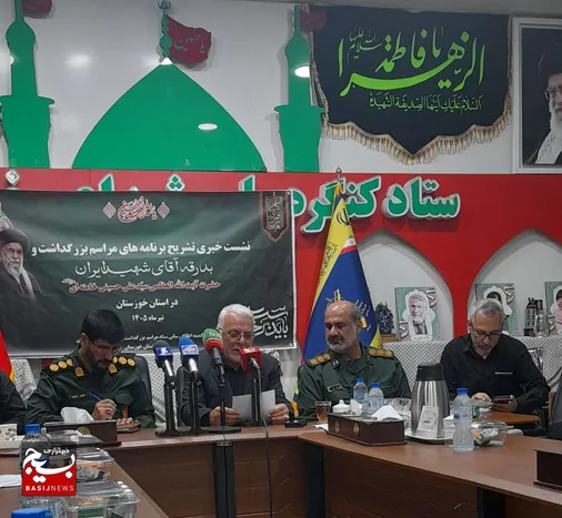رهبر شخصیتی بزرگ داشت و رهبر جهان اسلام بود