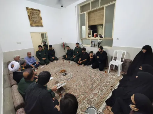 دیدار فرمانده و مسئول دفتر نمایندگی ولی فقیه در سپاه الغدیر با خانواده شهید امامی