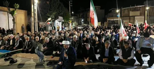 طنین استغاثه و مقاومت در مصلای گیلان&zwnj;غرب؛ "سلاح دعا" بن&zwnj;بست&zwnj;شکن استکبار جهانی