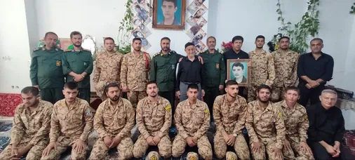 دیدار سربازان وظیفه ناحیه مقاومت بسیج ارسنجان با خانواده سرباز شهید محمدابراهیم نعمت الهی به مناسبت روز سرباز