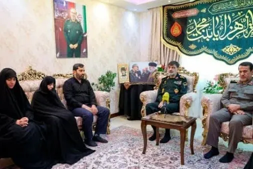 سردار رادان با خانواده شهید شادمانی دیدار کرد