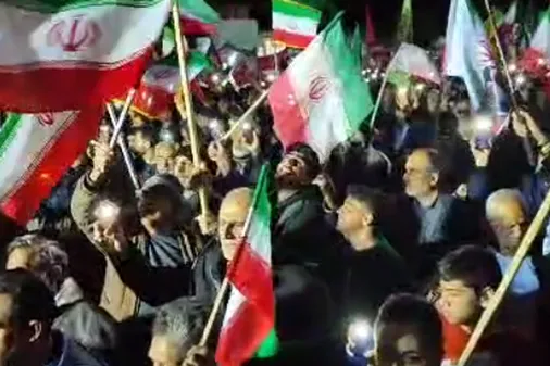 رجز خوانی حماسی مردم انقلابی در غرب شهرکرد در موج پنجاه و هفتم حماسه خیابان