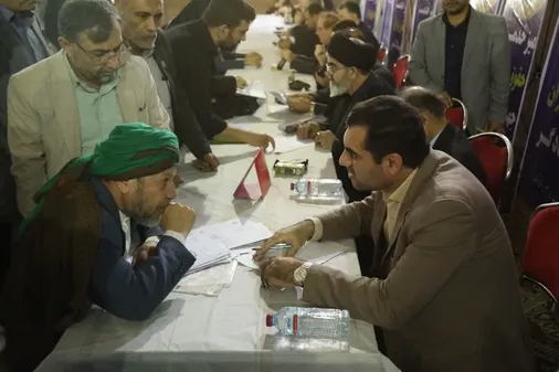 برپایی میز خدمت بسیج حقوقدانان به مناسبت هفته بسیج در مصلی نماز جمعه اهواز