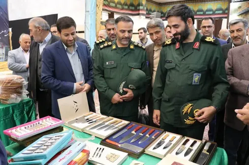بازدید رئیس سازمان بسیج اصناف از نمایشگاه صنایع دستی هنرمندان اصناف و بازاریان