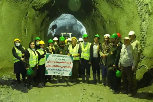 بازدید اصحاب رسانه و مدیران دستگاه های دولتی لرستان از پروژه راه آهن دورود-خرم آباد