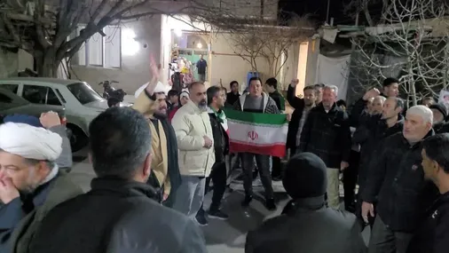 راهپیمایی پرشور و حماسی مردم ولایتمدار روستای قاسم آباد بزرگ شهرستان ساوجبلاغ، در سوگ رهبر انقلاب و خونخواهی امام شهید امت