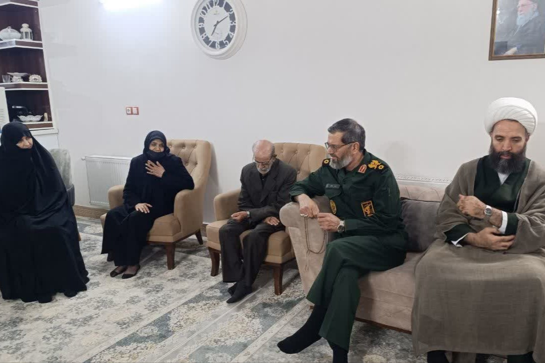 ترویج فرهنگ ایثار و تاکید بر وحدت و همدلی در دیدار با خانواده معظم شهدا ترور در زاهدان ترویج فرهنگ ایثار و تاکید بر وحدت و همدلی در دیدار با خانواده معظم شهدا ترور در زاهدان